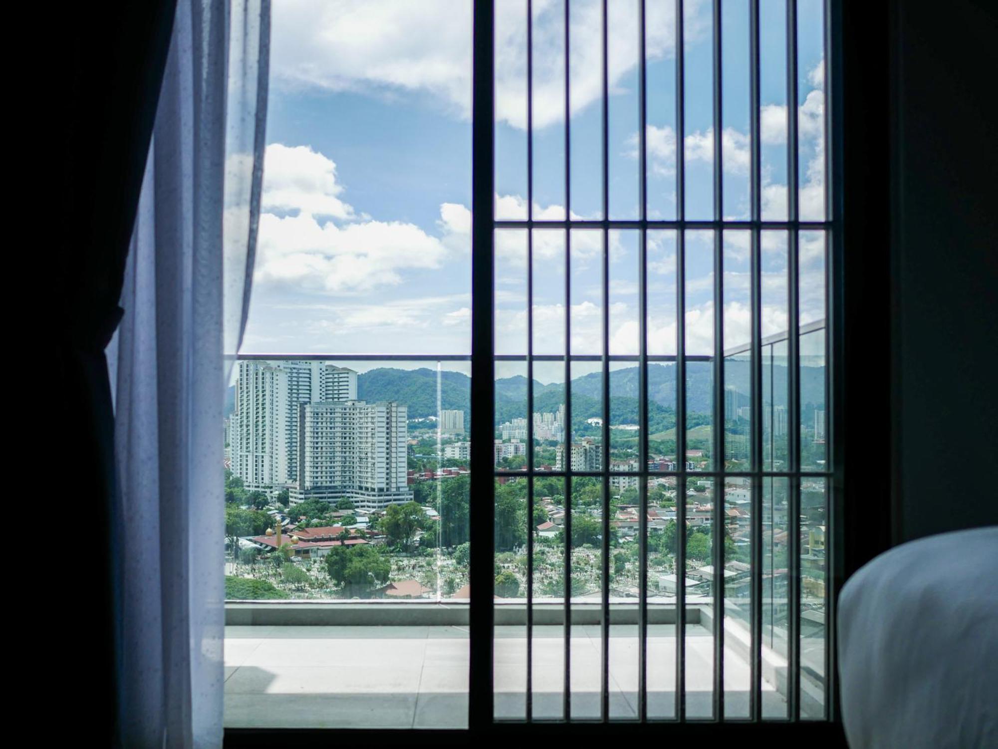 Beacon Executive By Uptrend Management * George Town